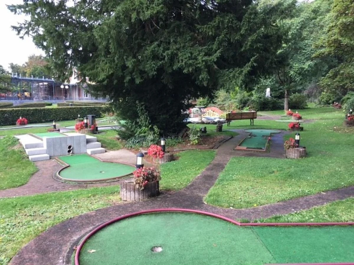 Der Minigolfplatz im Parc de 7 Heures